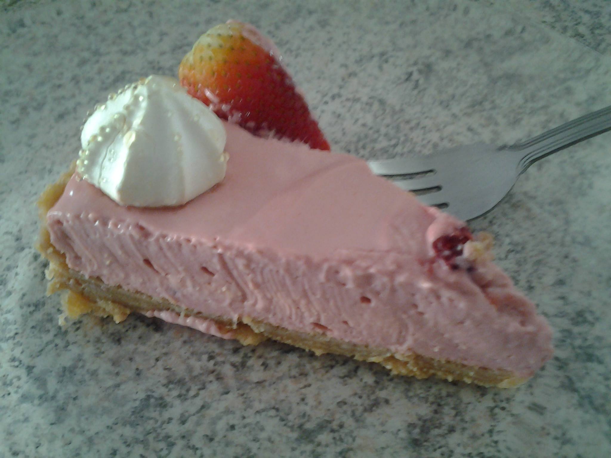 MOUSSE DANONINHO FÁCIL (COM MORANGO E SUSPIROS)